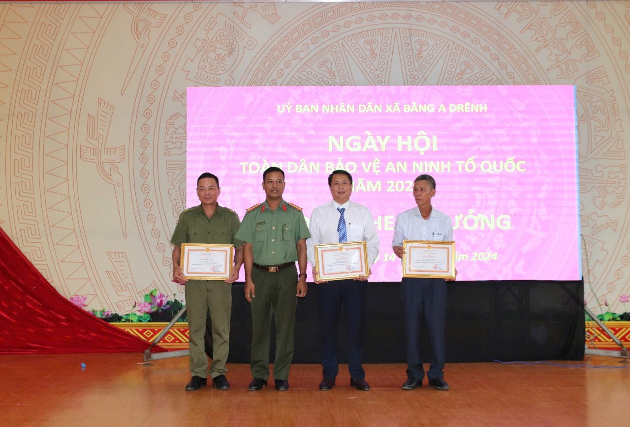 tang giay khen